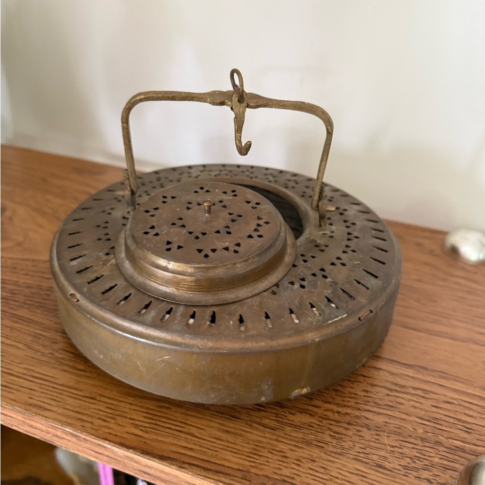 Vintage Brass Lantern Hanging Cutouts - Picture 2 of 9